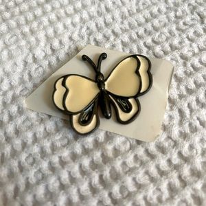 Vintage metallic butterfly 🦋 brooch